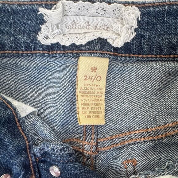 💥🆕💥 Altar'd State Distressed Jean Shorts - Picture 6 of 7